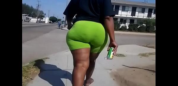  bigbubblingbooty in green spandex